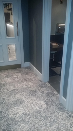 <p class="caption-name">West End Bar and Restaurant, Wardour St, London</p> 500<sup>m2</sup> Timber Ceramics and vinyl West End Bar and Restaurant, Wardour St, London